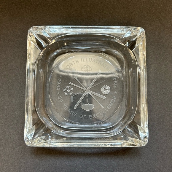 Rare 'Sports Illustrated' 30 Years Of Excellence Large Cigar Glass Sq. Ashtray - Picture 2 of 6